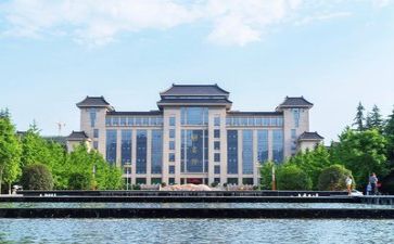 高校教师年度述职报告8篇