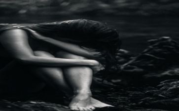 他哭泣了作文最新7篇