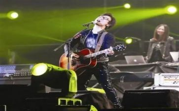 那一首歌,作文优秀7篇